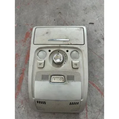 Audi A4 Çıkma Tavan Lambası Sanruflu Model 8T0 947 135 F